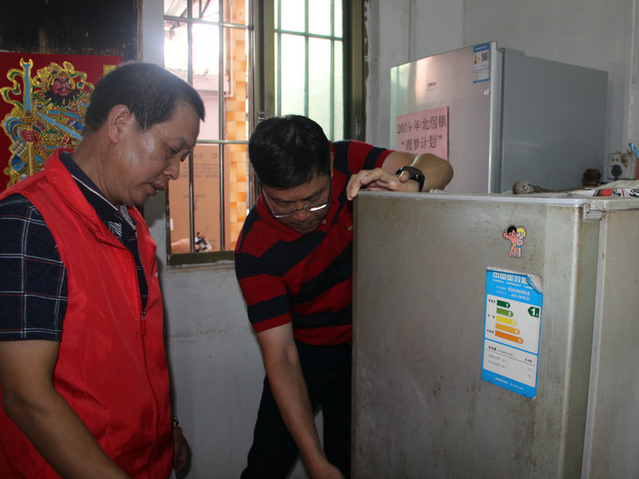 北滘圆梦计划：首批物资送到黄龙村民手上