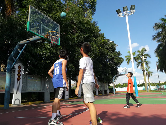 右眼新闻：暑期缤纷活动，点缀多彩假日生活