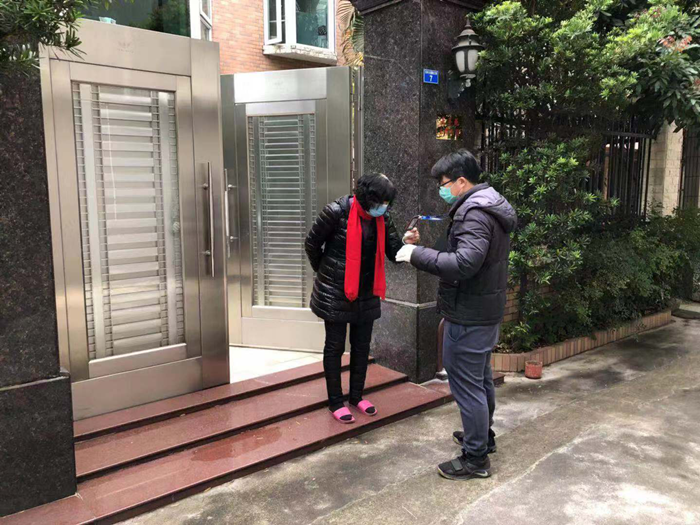 是宣传员又是保洁员，他们是伦教抗疫的“网格卫士”