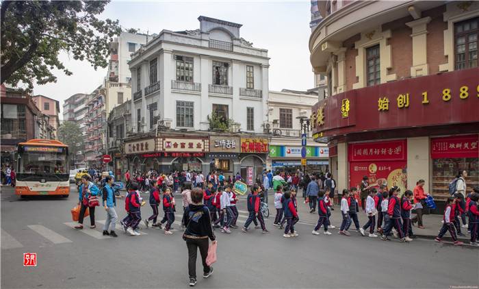 他们漂洋过海远度南洋，突然回来是为了……
