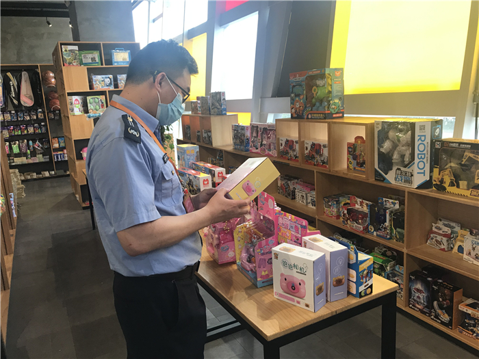 营造学生健康成长环境，乐从展开专项行动净化文化市场