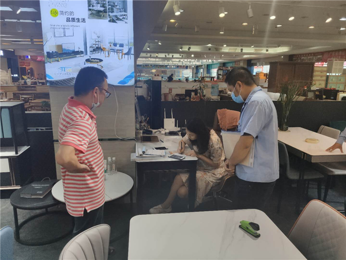 乐从：现场为消费者解决纠纷获感谢信