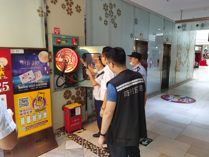 陈村：确保人员密集场所安全，为国庆保驾护航