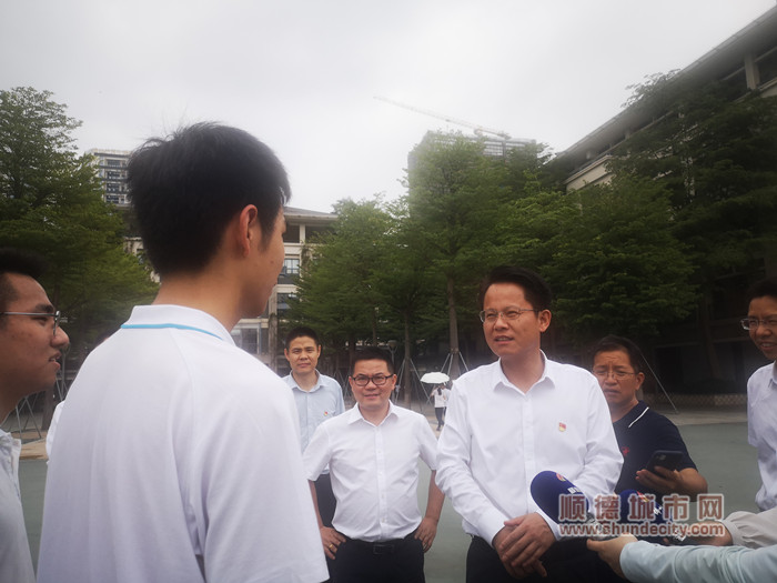 中高考将至，王勇带队开展备考检查