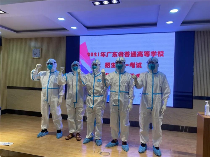 考生含泪致敬：一个人的考点，一群人在守护！