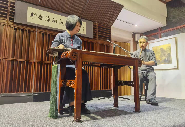  演绎箫声琴韵，筹集善款捐赠逢简小学百年牌楼修复