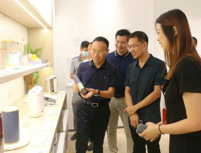 走访错峰用电企业，推动落实服务企业措施