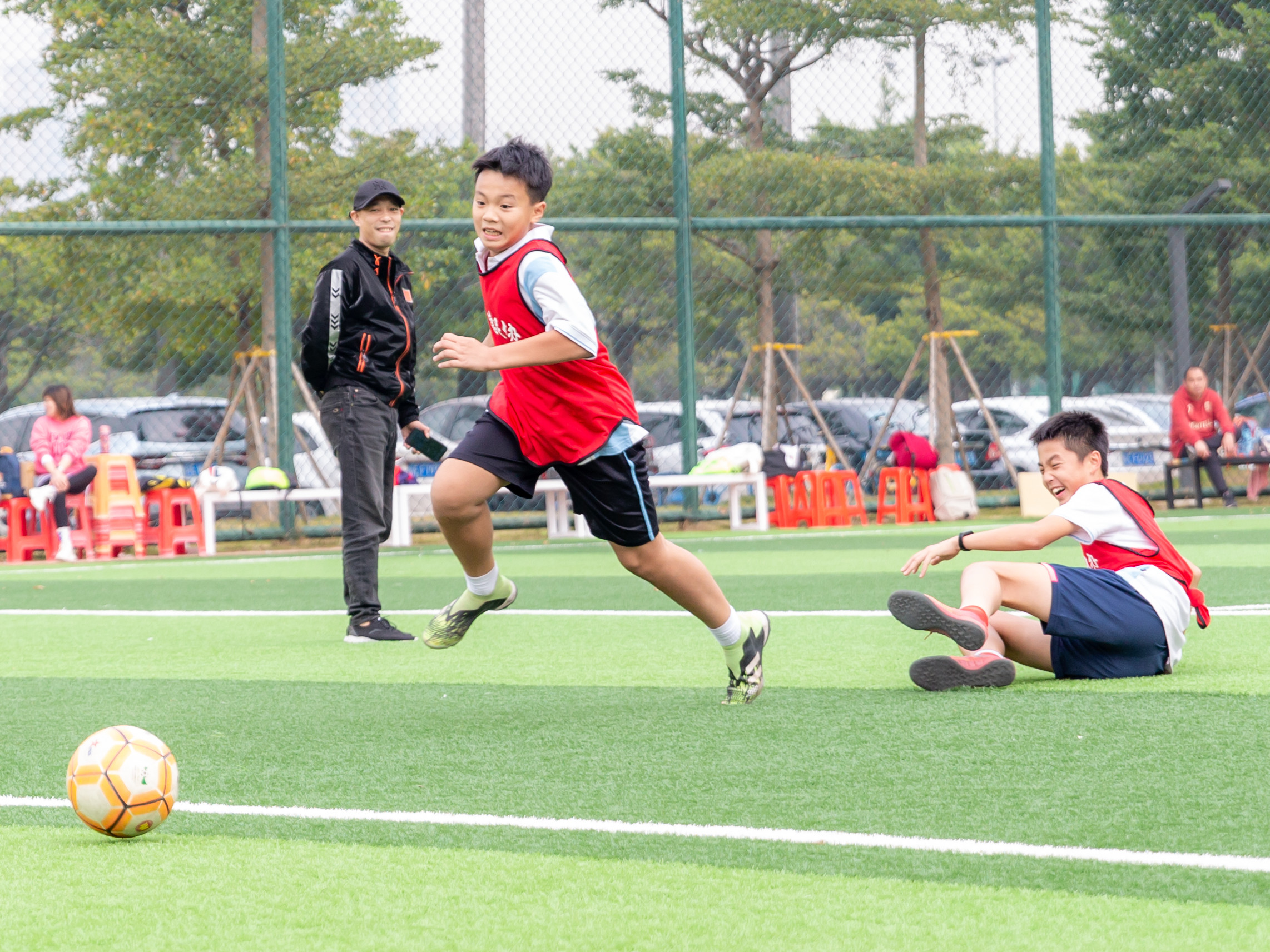 奔跑吧，足球小将！顺德港澳台青少年“以球会友”