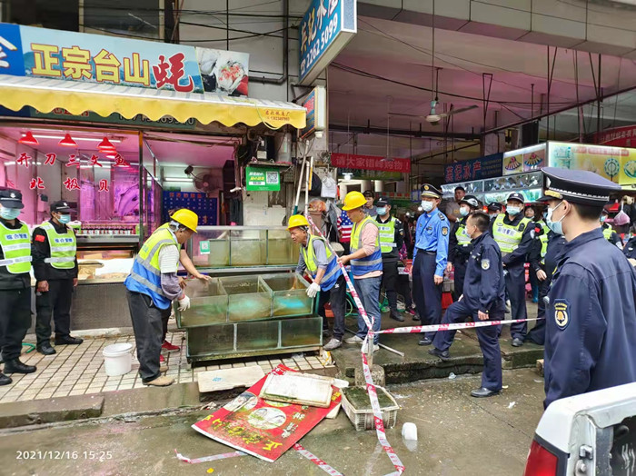 20多年的违规摆卖解决了！大良开展府又市场综合整治