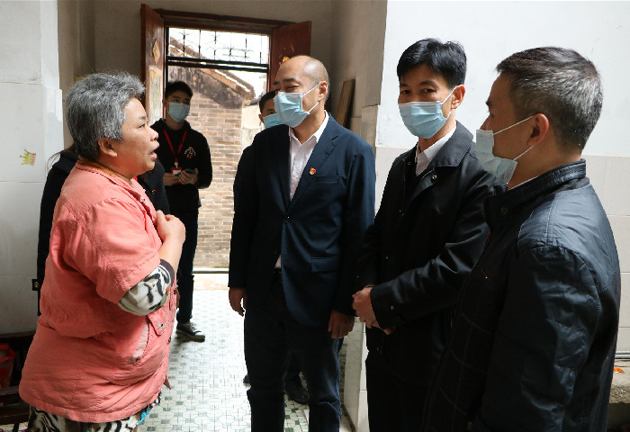 杏坛：区镇领导慰问低保户，点滴真情暖人心
