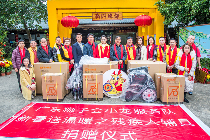 轮椅送上门，74岁残障人士出门不再坐斗车