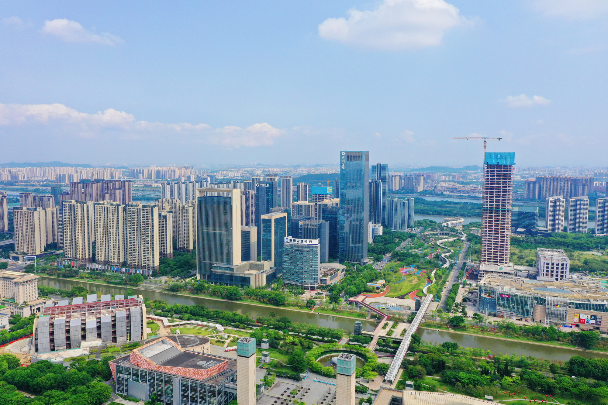 跑出项目落地“加速度” ，打造优化营商环境“新高地”