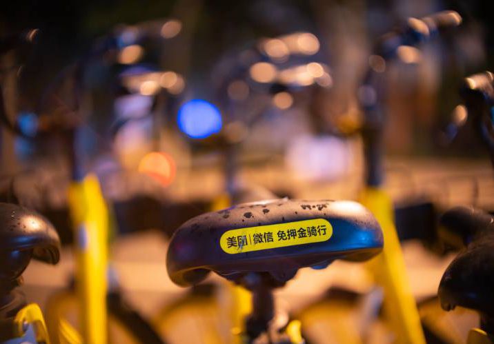 夜晚的“小黄人”