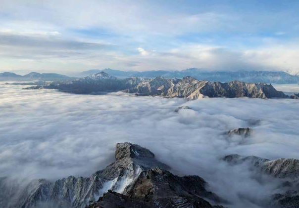 最美雪山观景平台——牛背山