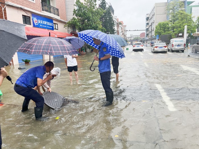 暴雨来袭！陈村执法昼夜奋战排隐患护平安