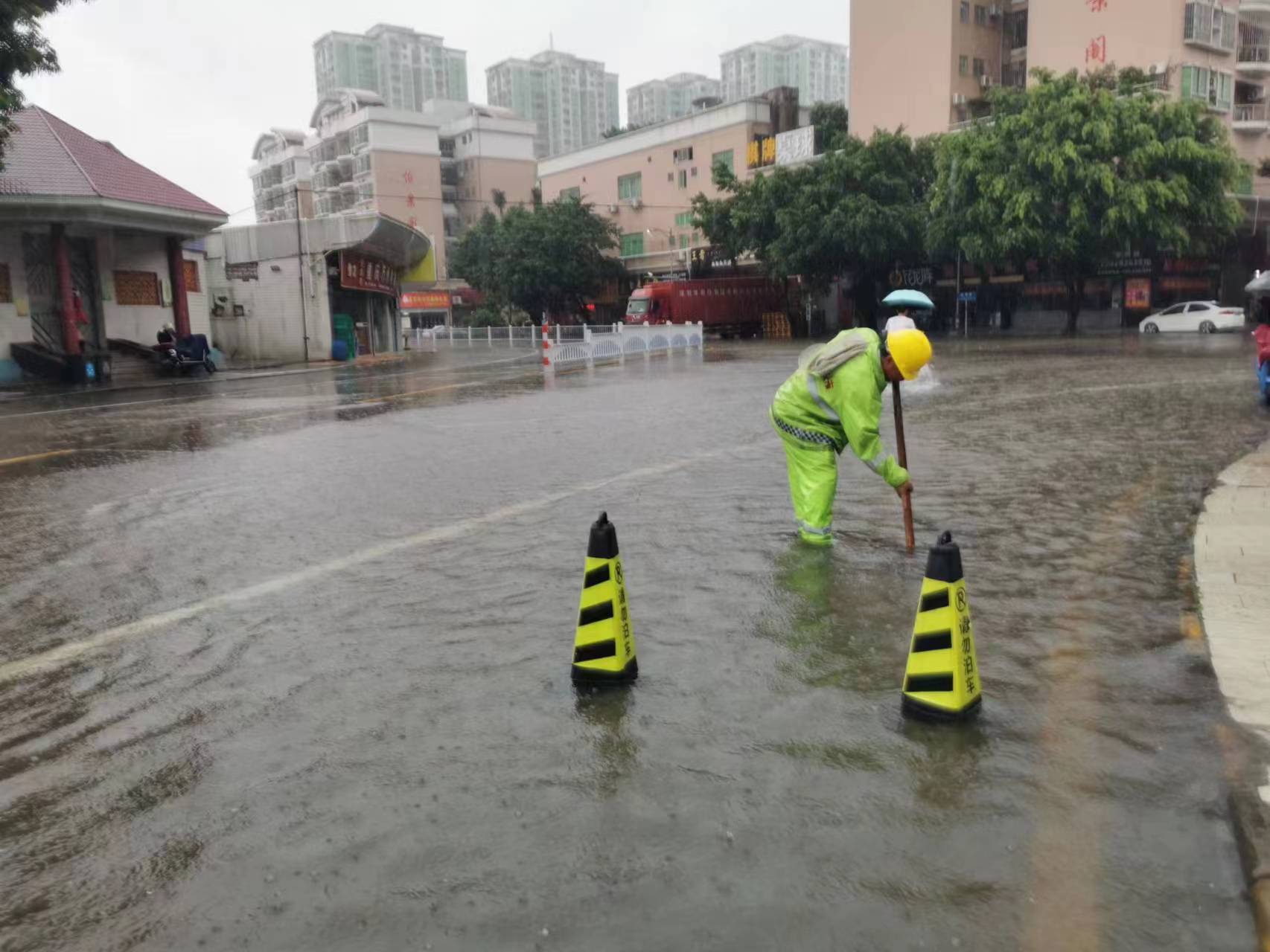 短时强降水来袭，顺德积极做好应对措施