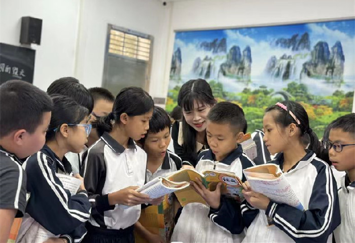 西山小学高新区学校教学课革：“三式六步”教学让学生“动”起来