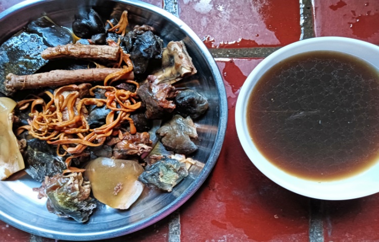 土茯苓排湿又滋补，超适合顺德人