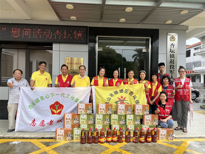 八一送暖| 杏坛慰问送关怀，爱心义诊送健康