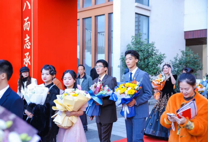 青春有为，顺一西南学校举行成人礼