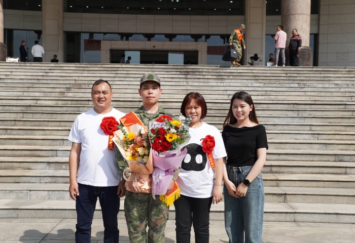 再见家乡，奔赴军营！杏坛举行新兵欢送大会