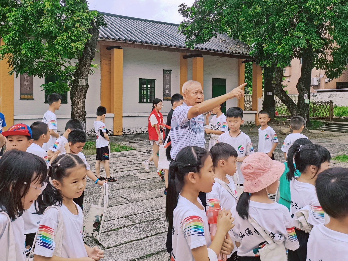 让你家孩子告别“刷手机”，变身“小主编”！