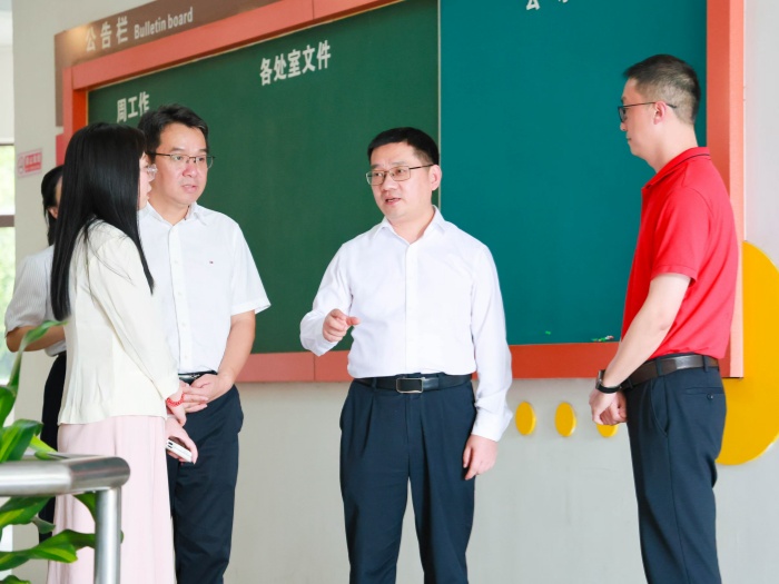陈新文到顺德一中外国语学校视察中考考务