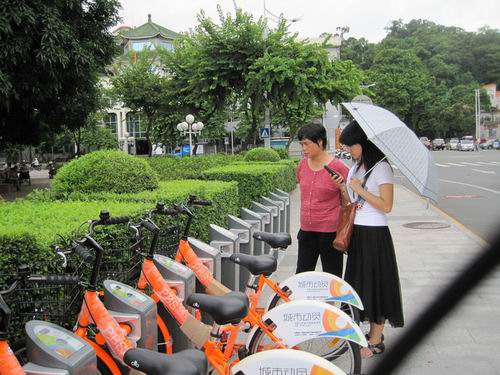 公共自行车办卡 先到先得