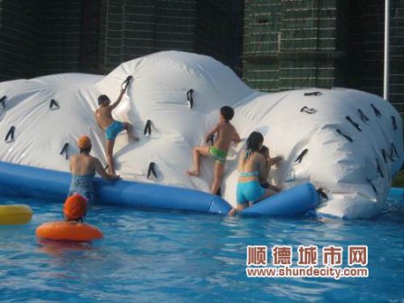 炎炎夏日，到移动水上乐园戏水去