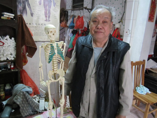 彭监桐：跌打界泰斗，行医不为赚钱