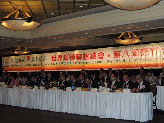 忙碌的办公室，为恳亲大会而“战”
