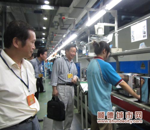 政协委员实地视察顺德五年发展