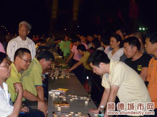 大良棋坛昨日上演“车轮战”