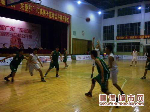 广东男子限高篮球赛首战，上演经典反超