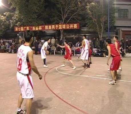 “东菱杯”篮球赛决出四强