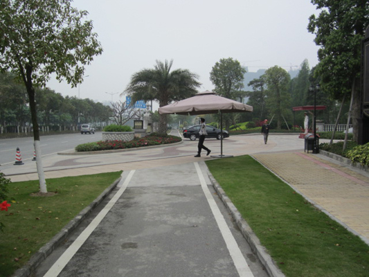  绿道被“腰斩”，市民称“没路可走”