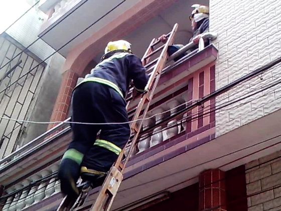 勒流一位1岁女童被独锁家中
