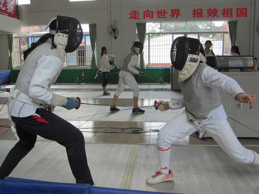 龙江击剑馆迎来第一战：中小学击剑比赛