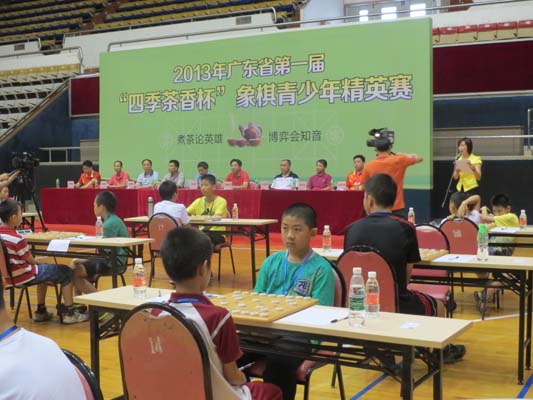 象棋青少年赛，国际大师现场选好苗子