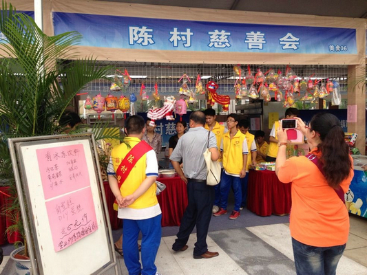 逛安农博会买新鲜物品，一起献份爱心