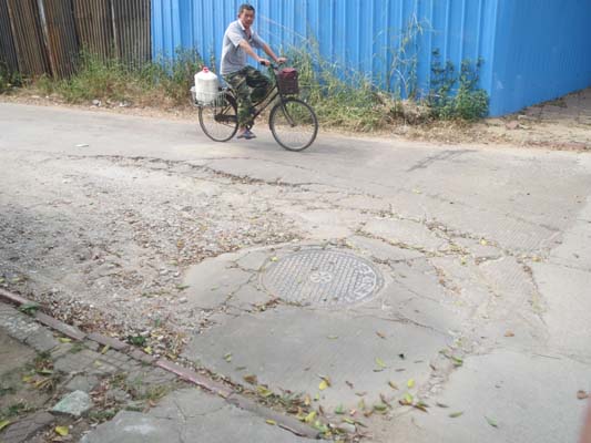 容桂：道路凹凸，市民经过怕“被坑”