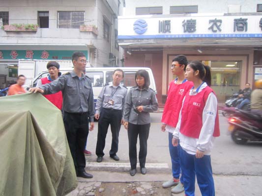换位当城管，均安学生体验美城