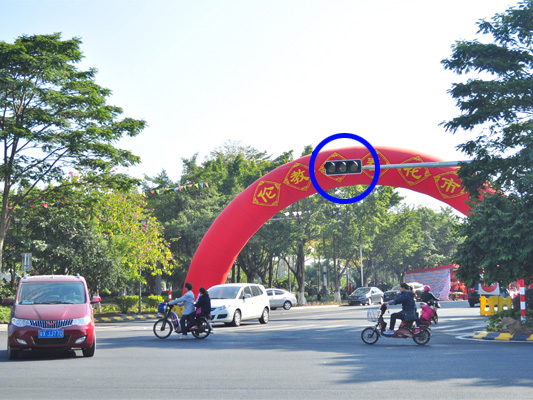 伦教花市红绿灯“摆设”，入口安全引人忧