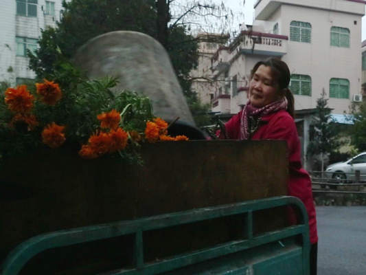 花乡正能量：优秀环卫工不灭垃圾难心安