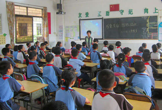 暑假将到又系时候提个醒：学生哥莫野泳