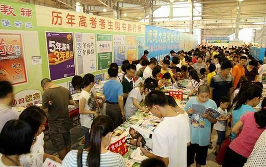 周末来新华书店，逛南国书香节顺德书展