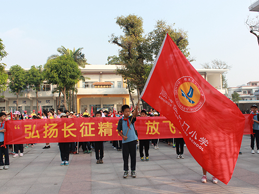 弘扬长征精神，779名小学生步行12公里
