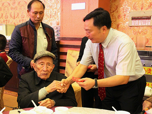 600老干龙的喜相聚，百岁老人也来赴会