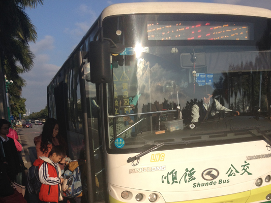 高峰期搭不到公交车，网友盼加线路