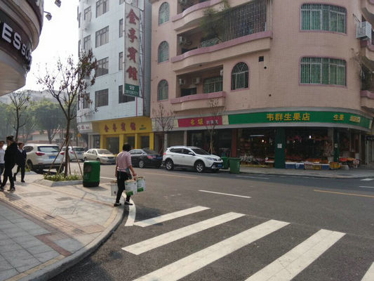 垃圾桶：你来或者不来，我就在这里